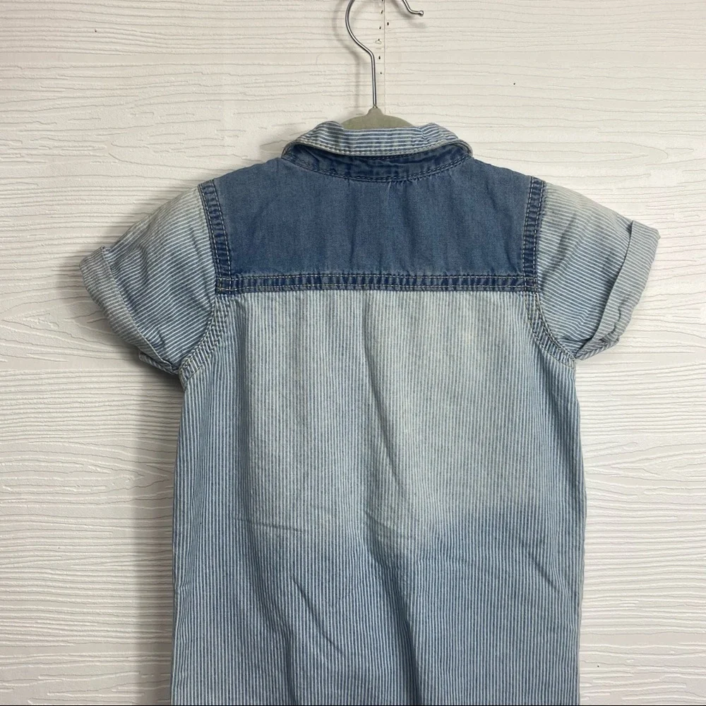 OshKosh Bgosh button closure